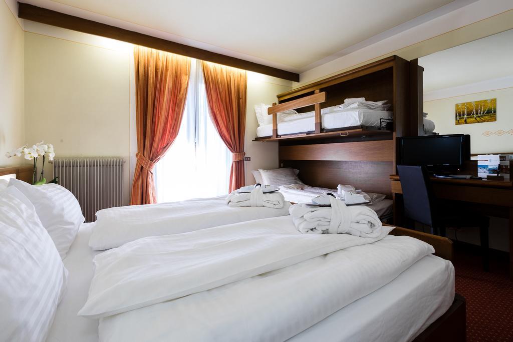 Hotel Collini Pinzolo Exterior foto