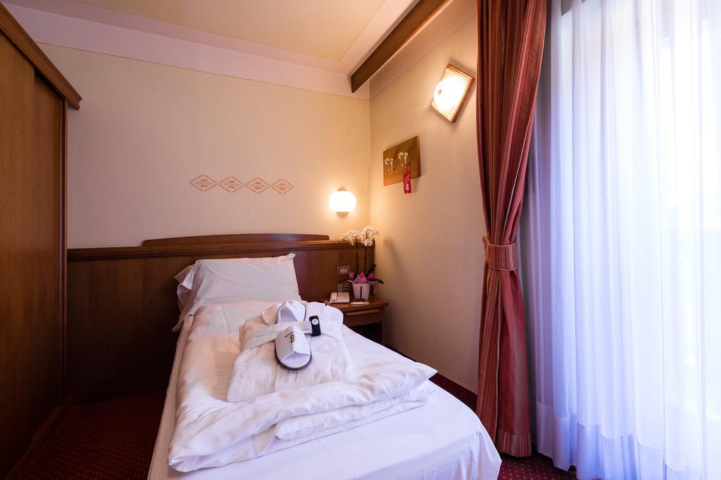 Hotel Collini Pinzolo Exterior foto
