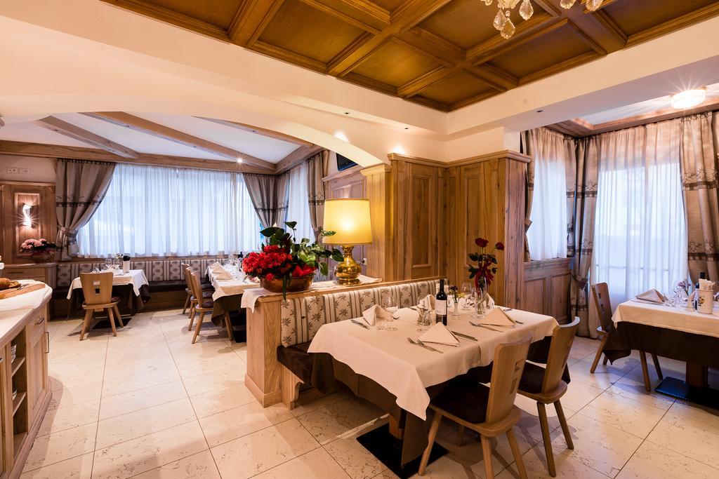 Hotel Collini Pinzolo Exterior foto